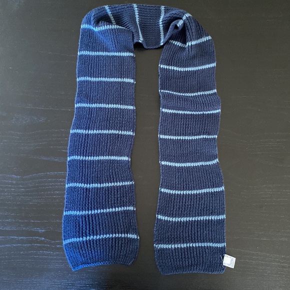 Old Navy Scarf - Picture 2 of 4
